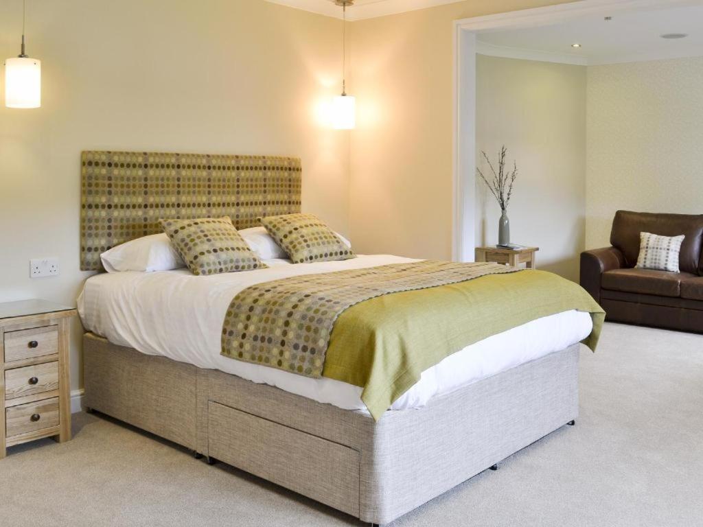 Roseberry House Bed & Breakfast Newcastle Emlyn Exterior photo